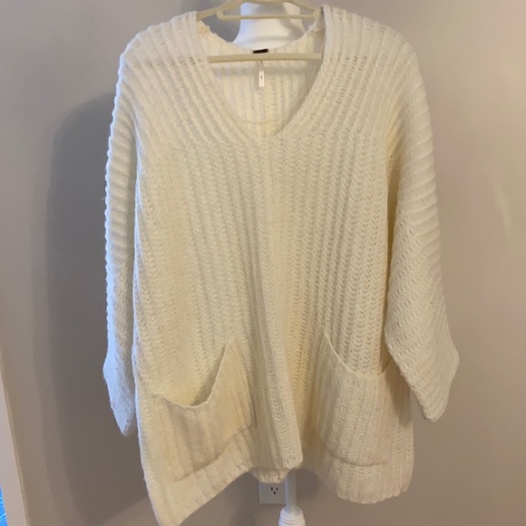 Free People Sweaters - FREE PEOPLE Ivory Oversized V-neck Tunic Sweater Size S|P